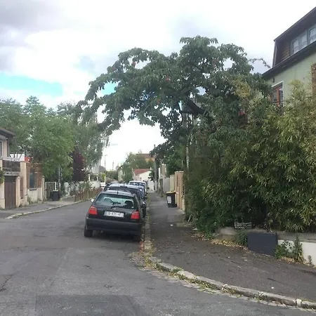 Studio Calme - Balcon Sud - Direct Metro * Montreuil (Seine-Saint-Denis)
